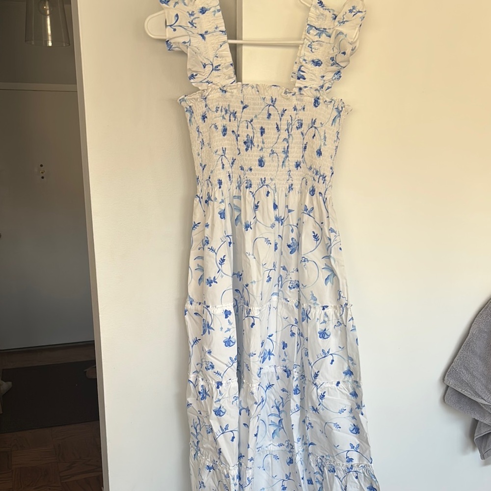 Hill House Home White and Blue The Nap Dress with Flutter Sleeves size small
